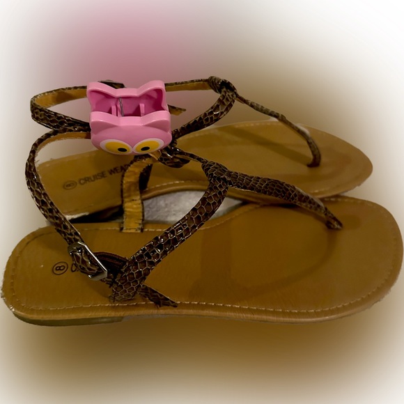 Cruise Wear & Co brown leather/snake T- strap thong Non-Slip Flat Sandals Cute! - Picture 2 of 3